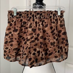 🩳✨ Leopard Elastic-Waisted Dress Shorts - Size L